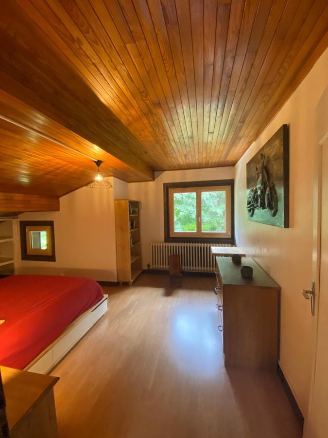 אוש Logement Mansarde Dans Maison Avec Jardin En Bord De Piste, Vue Montagne מראה חיצוני תמונה