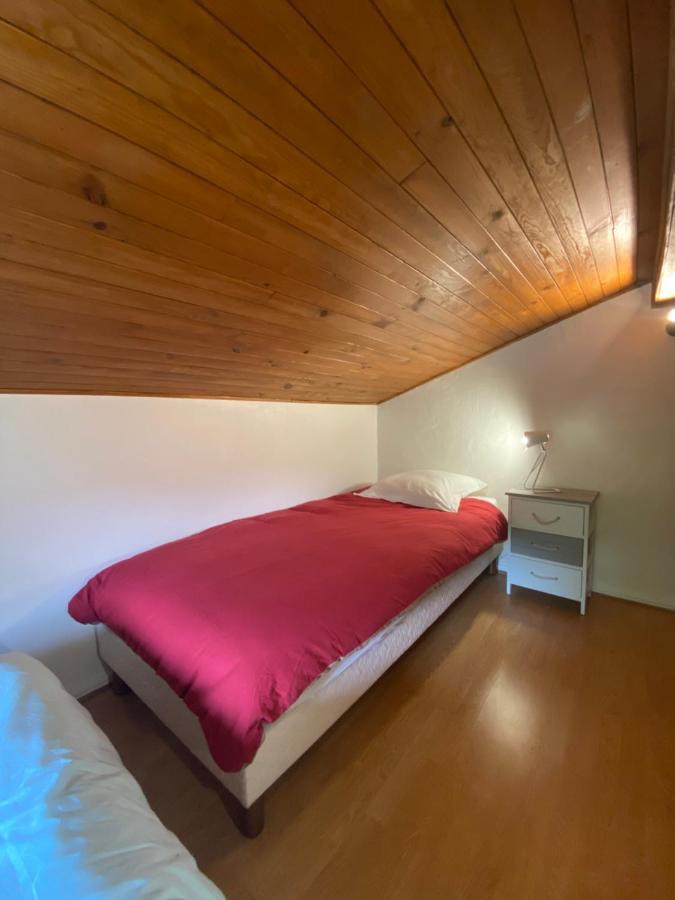 אוש Logement Mansarde Dans Maison Avec Jardin En Bord De Piste, Vue Montagne מראה חיצוני תמונה